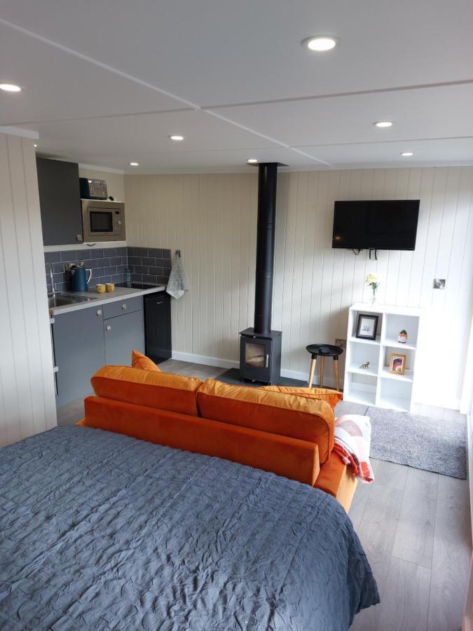 The Den - Modern Cabin With Wood Burning Stove Ludchurch ภายนอก รูปภาพ